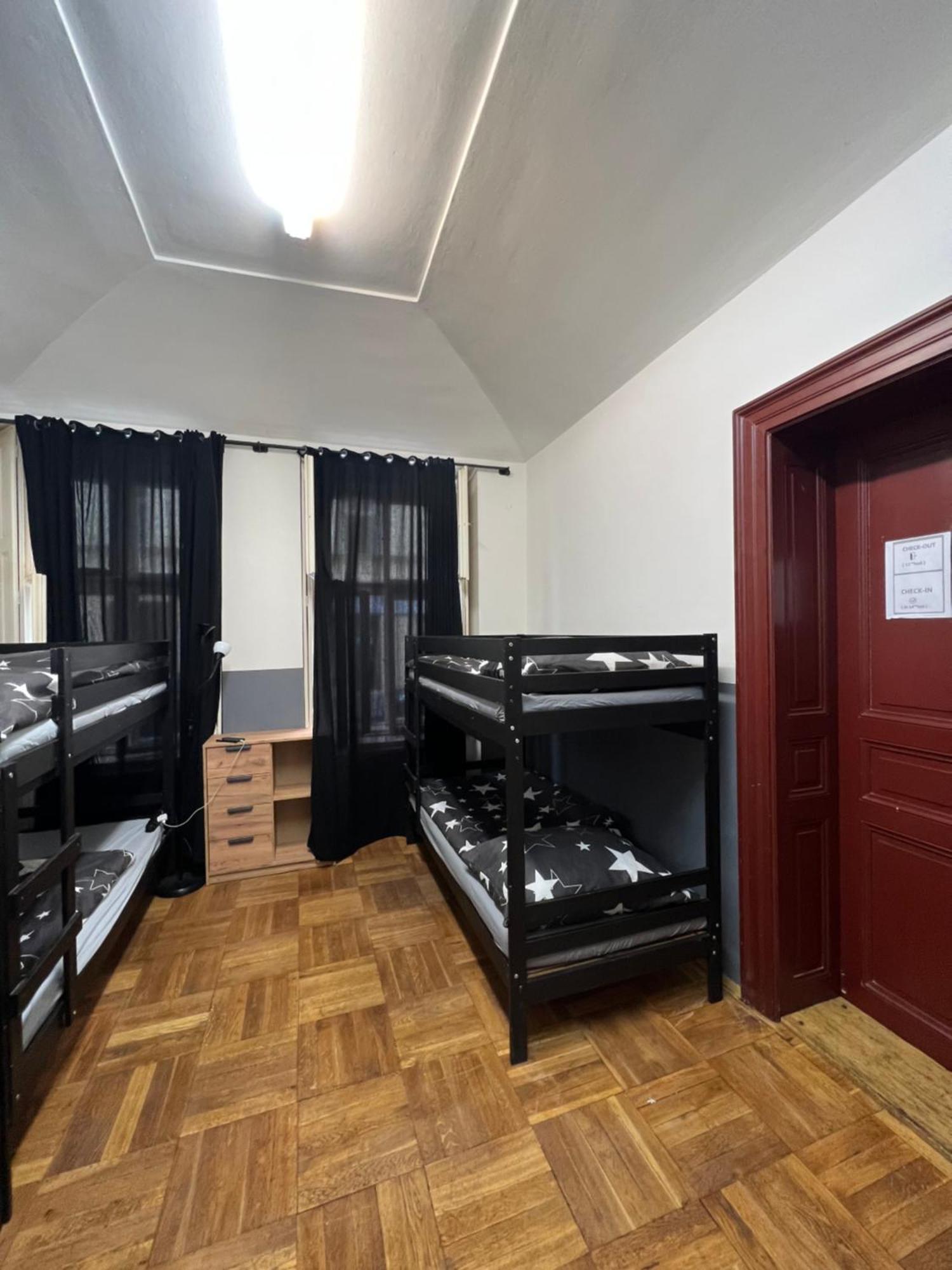 Apartment Moon Прага Экстерьер фото