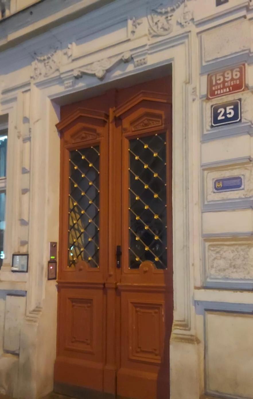 Apartment Moon Прага Экстерьер фото